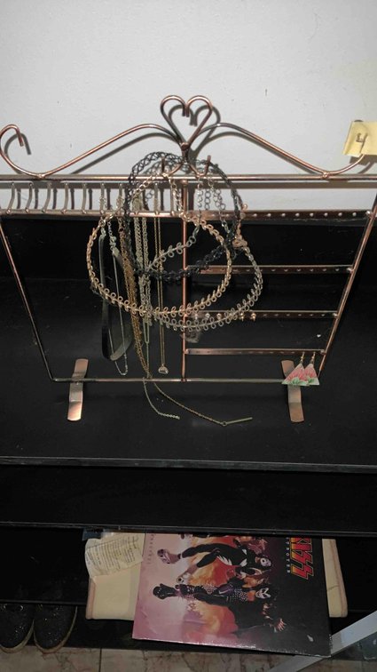 Jewelry stand with items