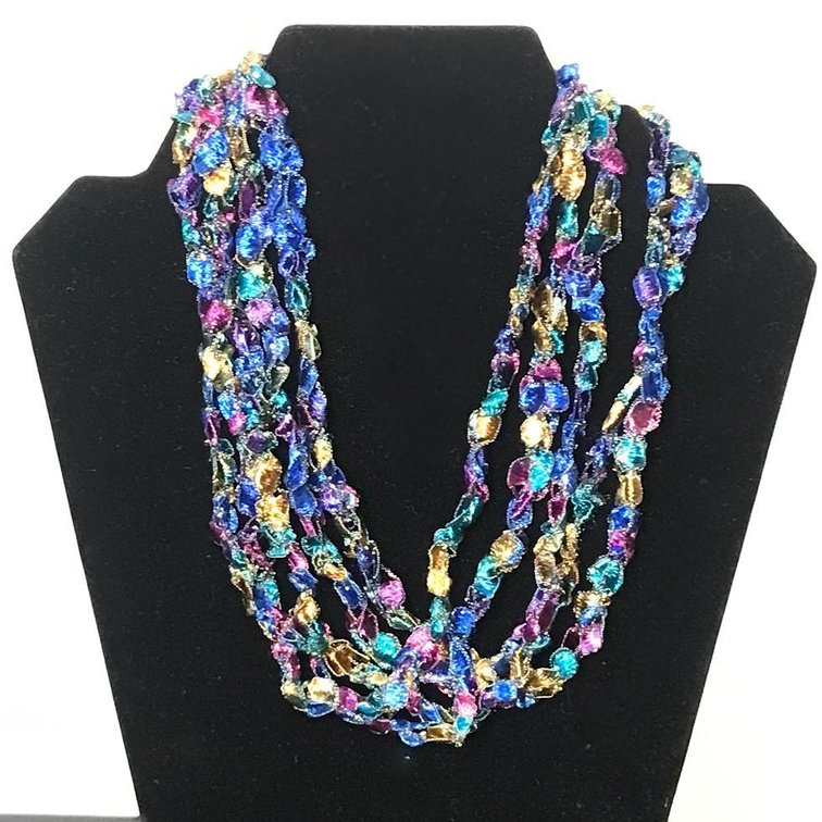 Ribbon Necklace