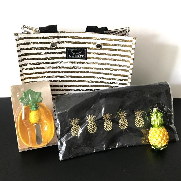 Scout Bag filled & Pineapple-Themed Gifts