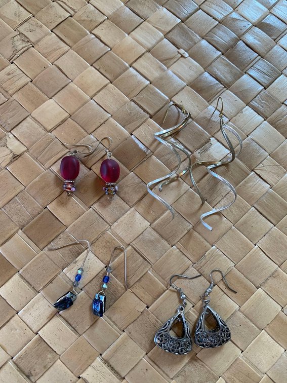 Mixed lot - dangling earrings