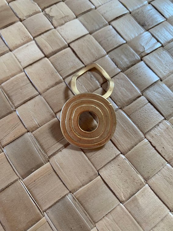Simple round-design scarf ring