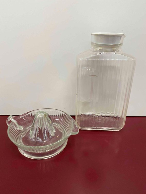 Glass Citrus Juicer and Pitcher 