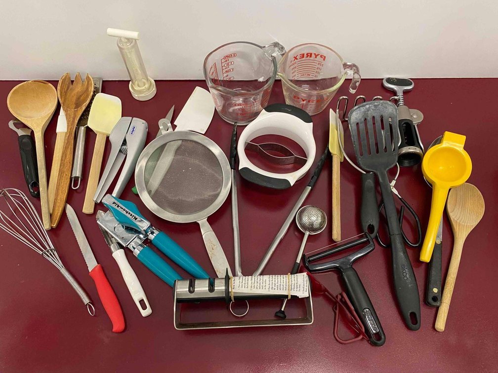 Mixed Lot of Kitchen Accessories and Utensils 