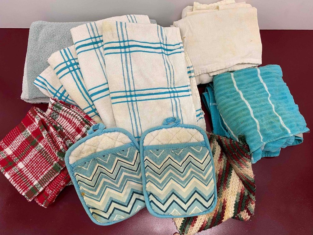 Kitchen Towels and Pot Holders 
