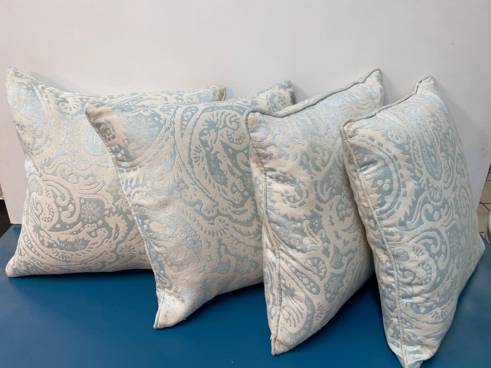 (X's 4) Paisley Design Accent Pillows 