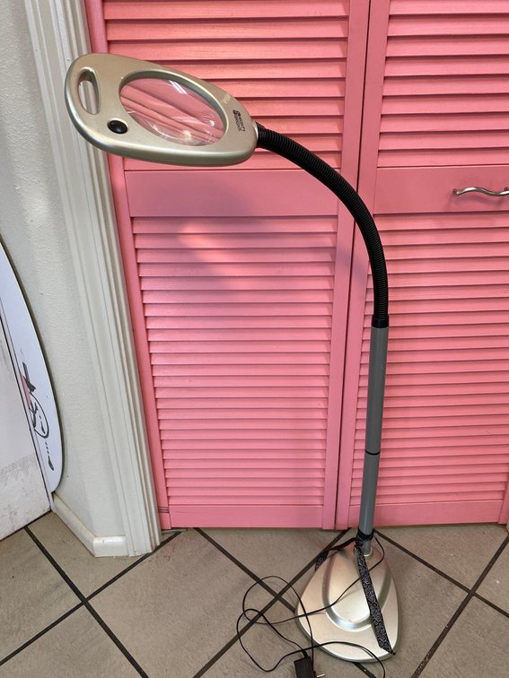 Adjustable Magnifying Glass 