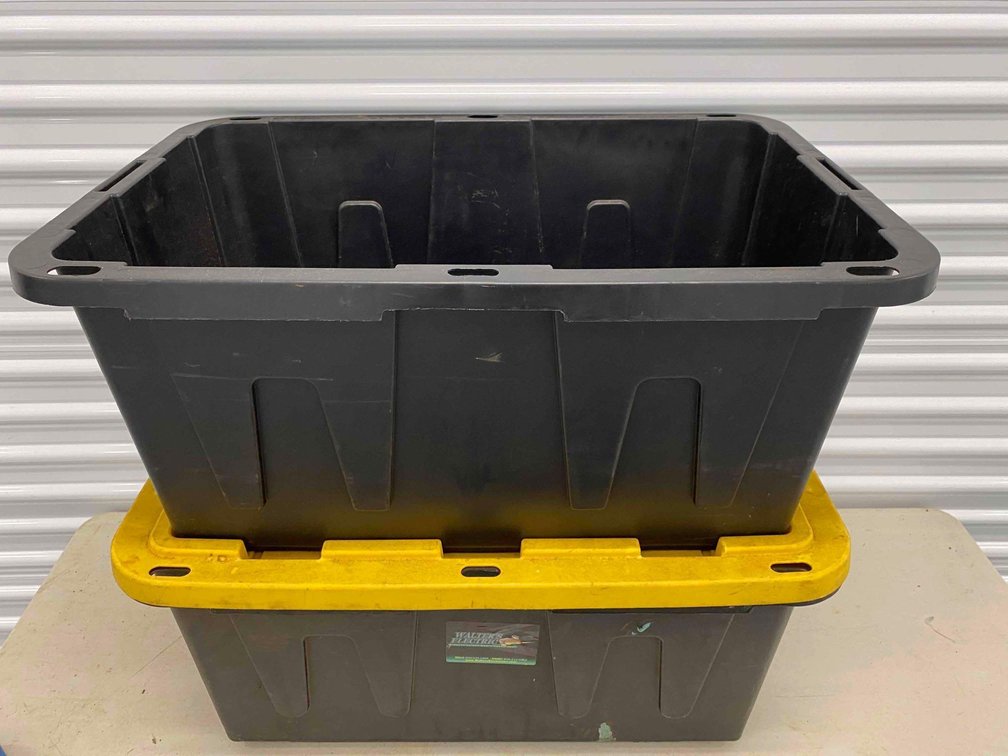 Two Storage Tubs with One Lid 