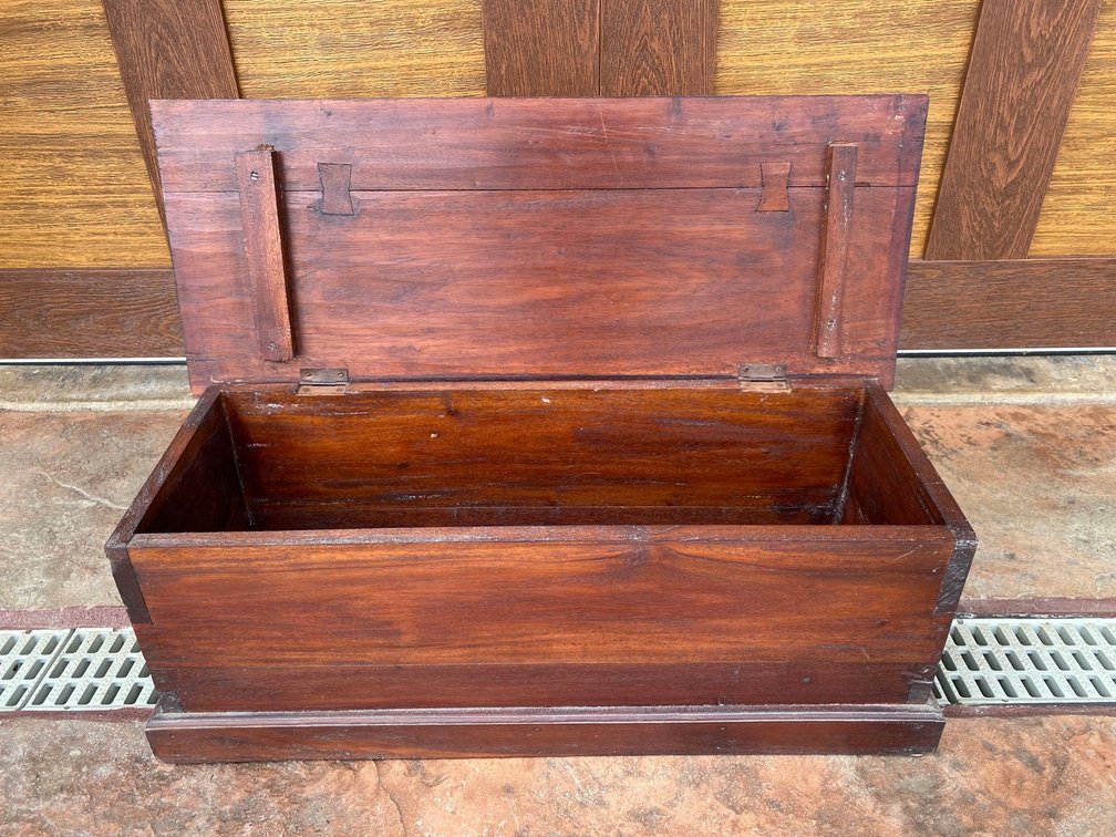 31" Long Wood Hinged Hope Chest 