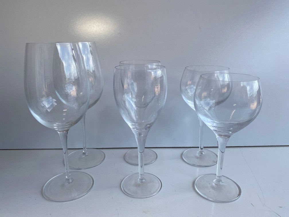 Set of 6 - Two Styles Each Piece Wine Glasses 