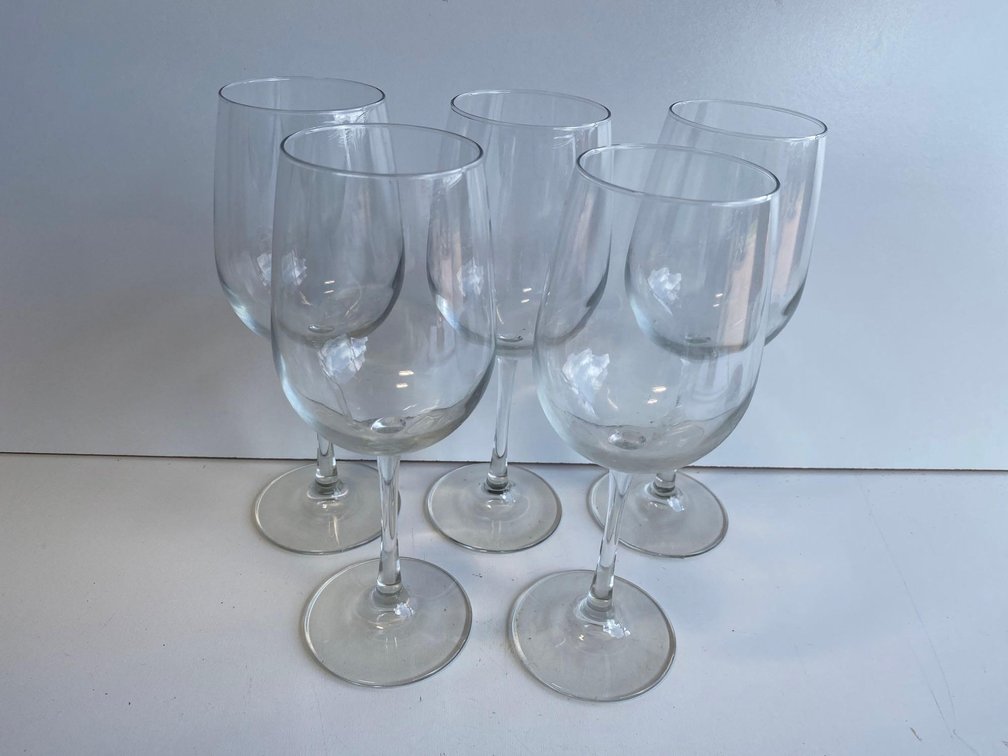 Set of 5 Wine Glasses 