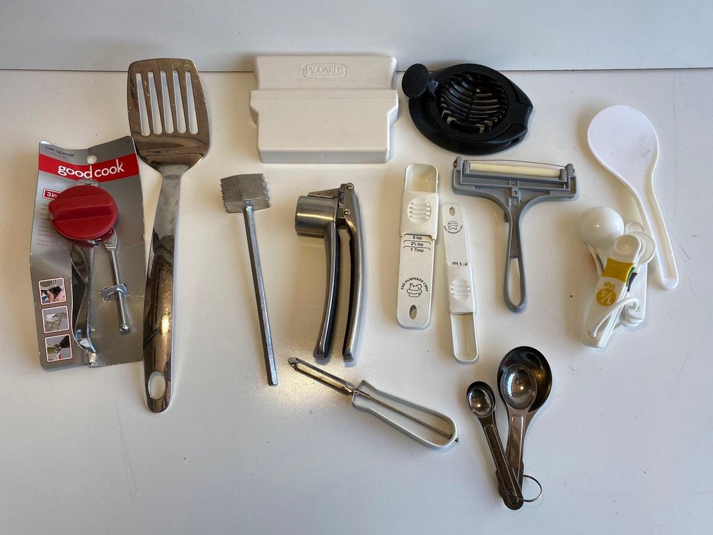 Mixed Lot of Kitchen Accessories and Utensils 