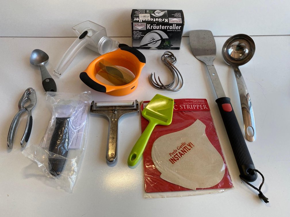 Mixed Lot of Kitchen Accessories and Utensils 