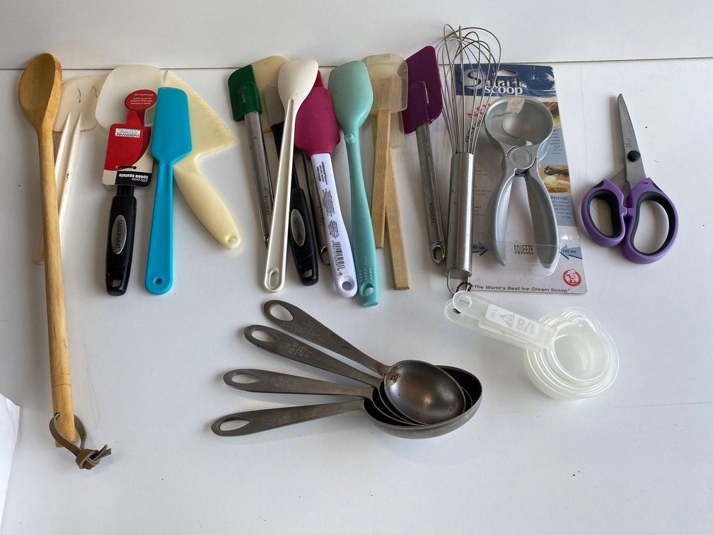 Mixed Lot of Kitchen Accessories and Utensils 