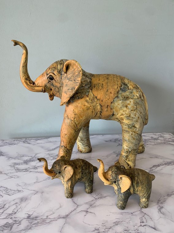 Crushed Oyster Shell Mama Elephant & Babies 