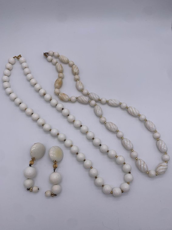 Vintage white necklaces 