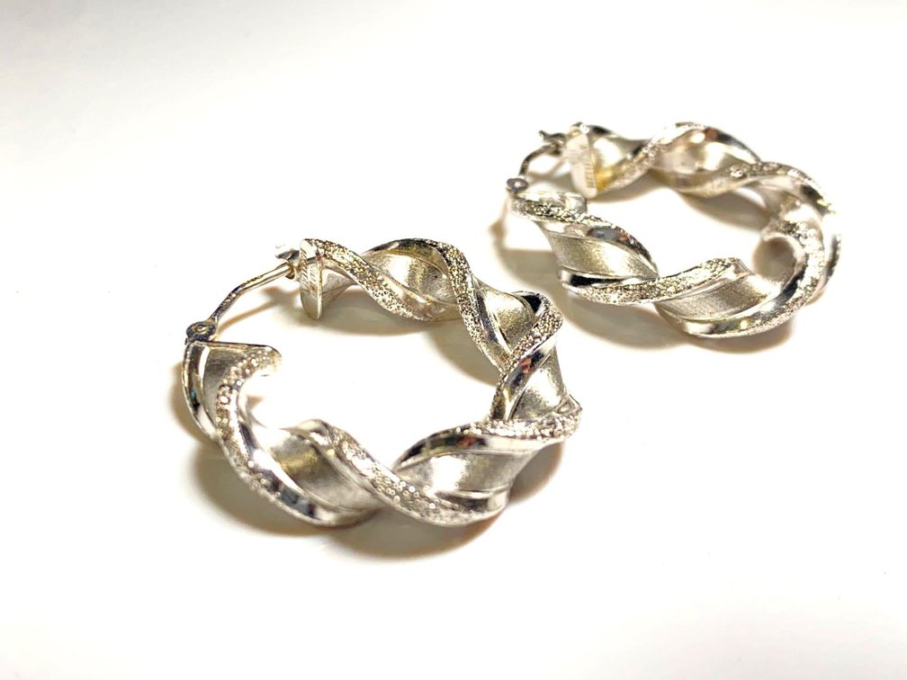 14K White Gold 1" Satin Pave Polished Twisted Hoop Earrings 