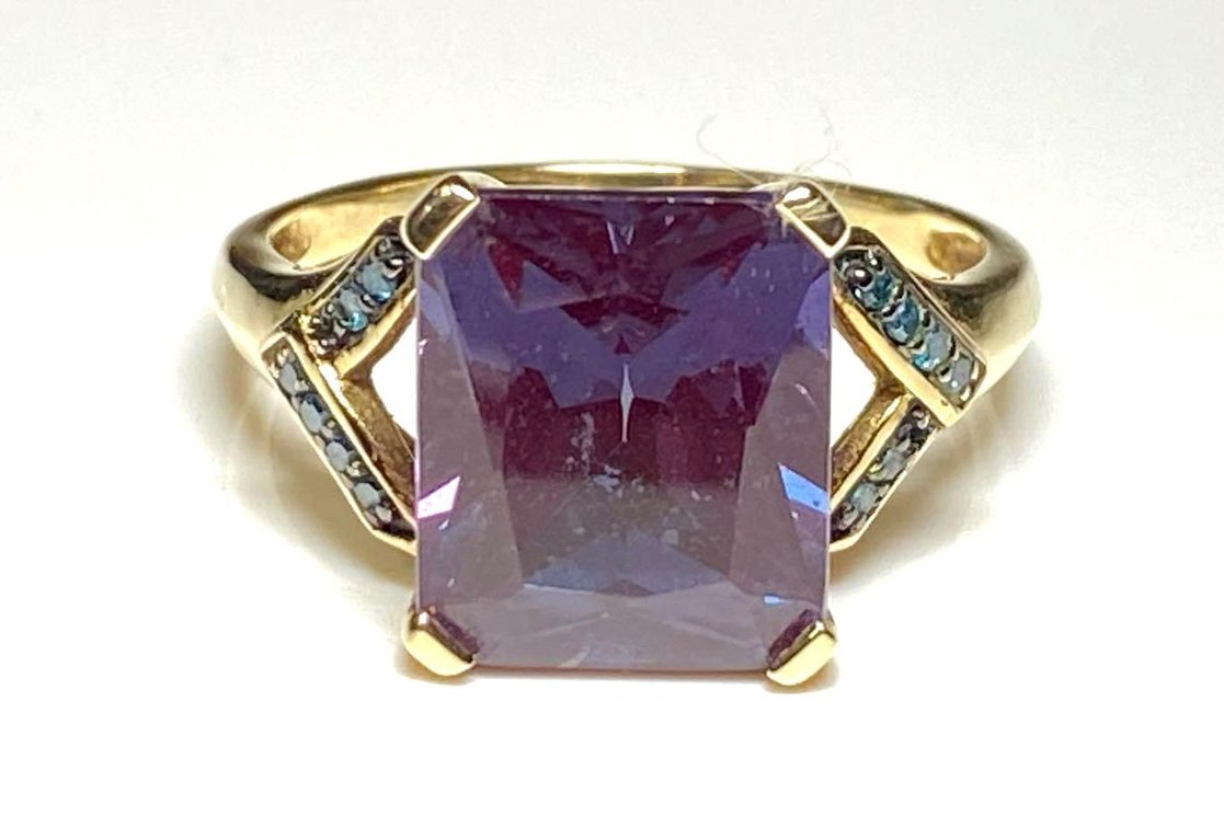 10K Gold 6.75 Lab Created Alexandrite / .06ctw Blue Diamond Ring Size 9