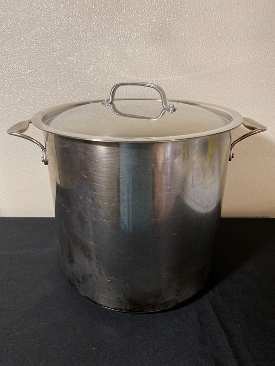 14qt Lidded Pot with Lid and Bayou Basket 