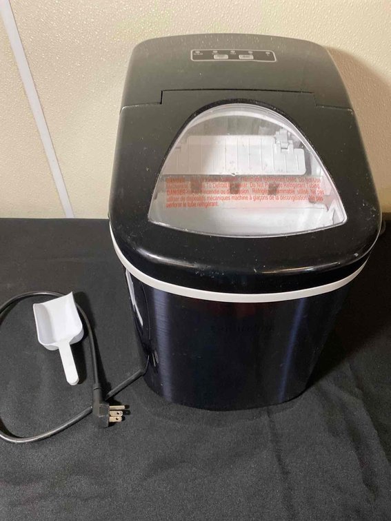 FrigidAire Countertop Ice Maker 