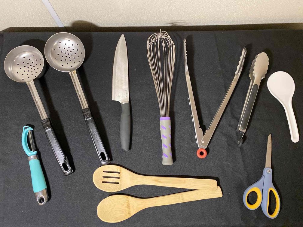 Mixed Lot of Kitchen Utensils