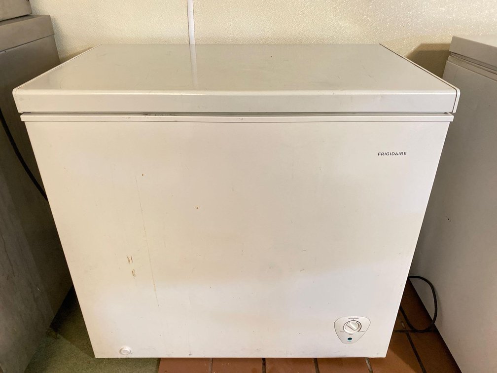 Frigidaire 7.2 Cu Ft FFFC07M2UW Chest Freezer 