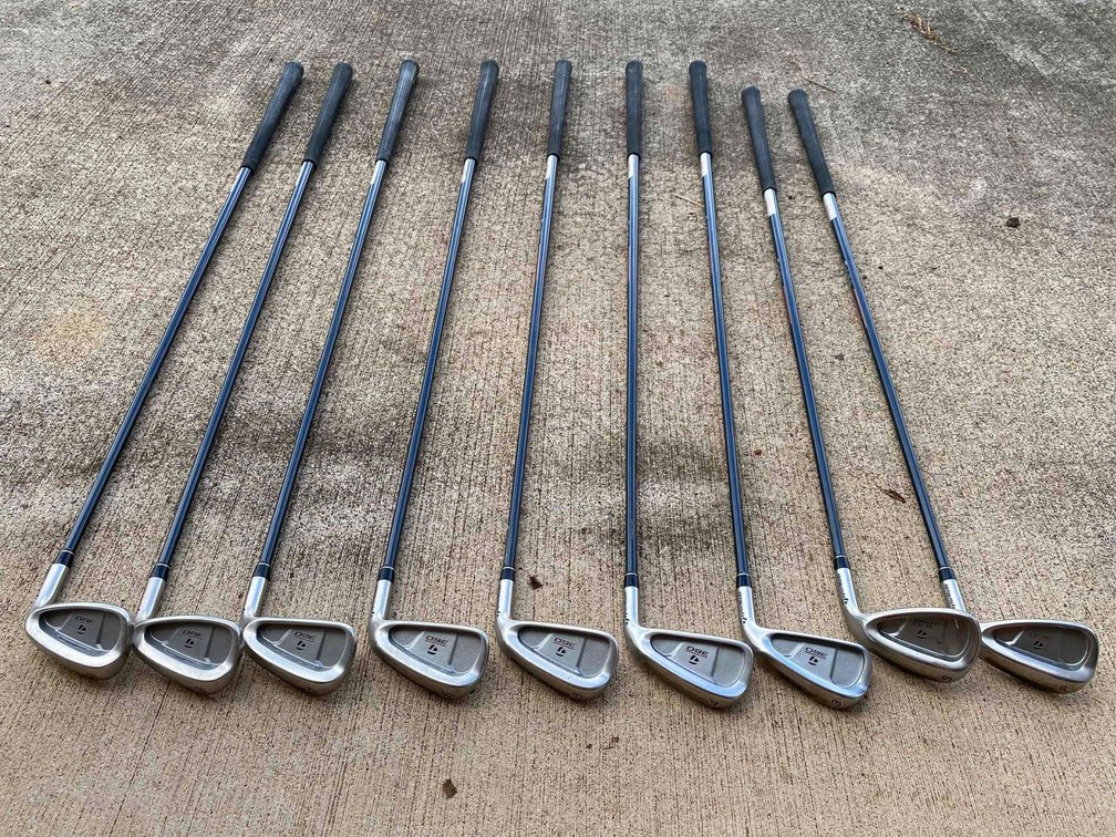 Set of 9 Taylor Made 300 Series Golf Clubs 