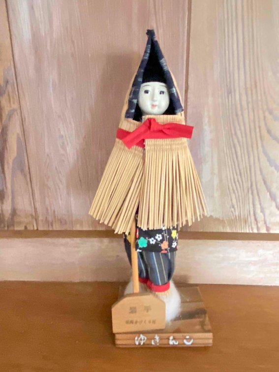 Japanese Folkcrafts Mingeihin Snow Doll