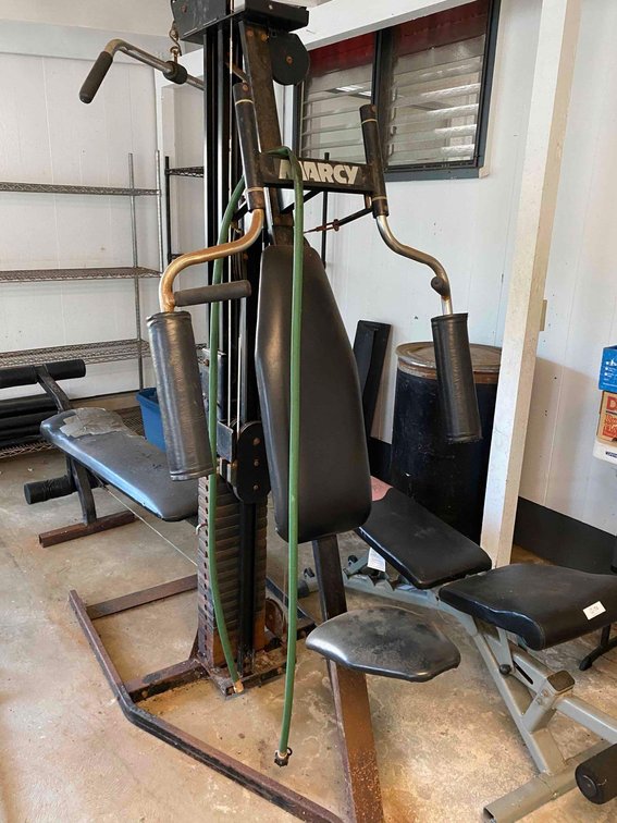 Weightlifting and workout station