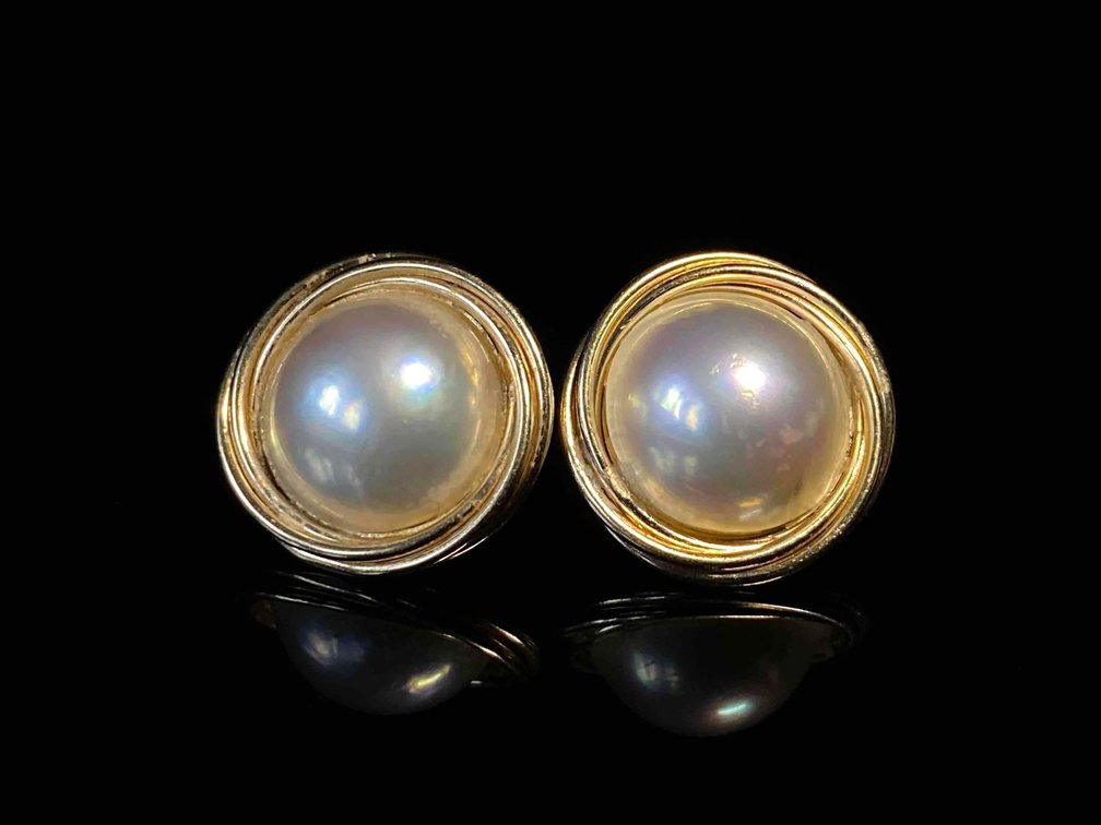 14K Gold White Pearl Stud Estate Earrings
