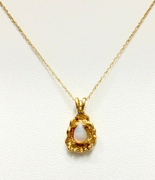 18" Gold Chain made of 10k Genuine Gold w/Opal Pendant Nearly 2 Grams!