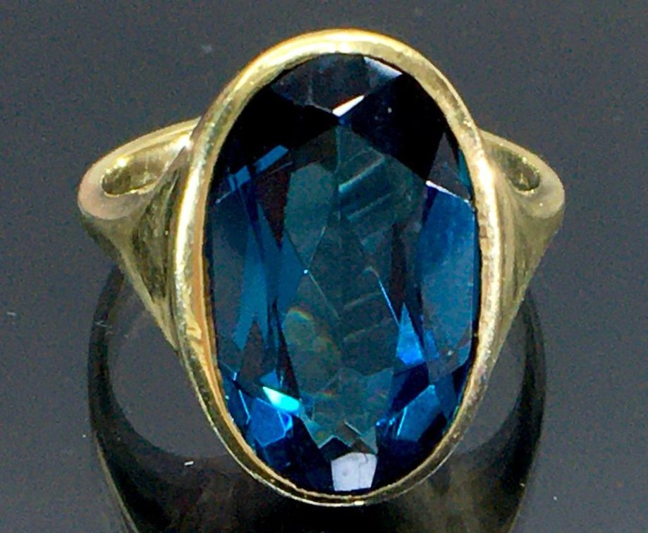 14K Solid Gold Ring with an Approximately 7 Carat Blue Oval Topaz Center!  4.5 Grams  Size 5
