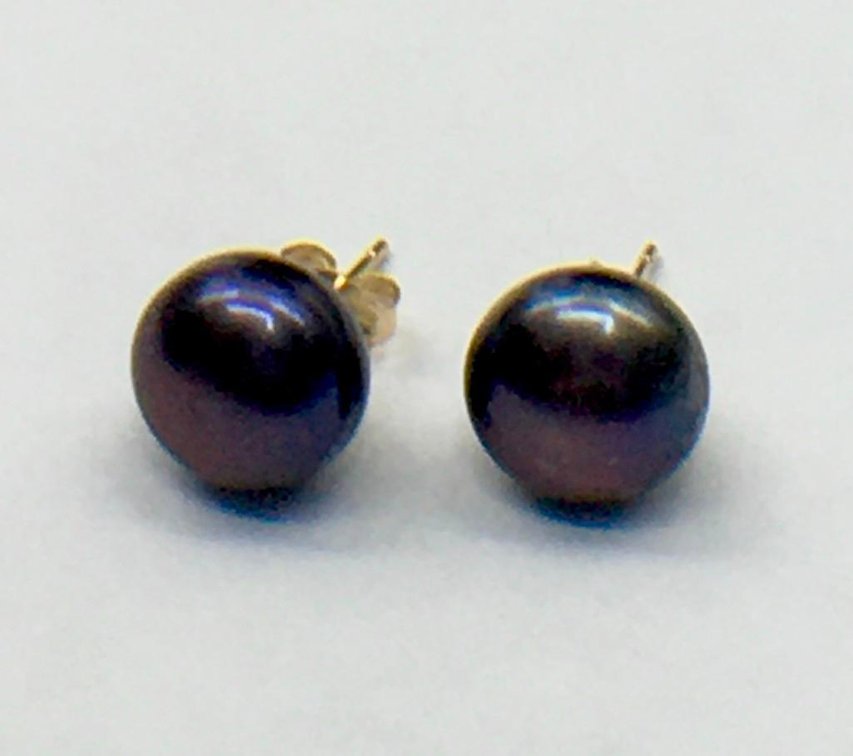 14 Karat Gold and Black Pearl Earrings. Pearls Are Approximately 9 Mm Wide.