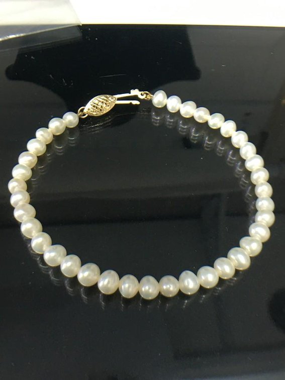 14 Karat Gold Latched Pearl Bracelet 7.5 Inch in Length Pearls Are Approximately 5mm in Width