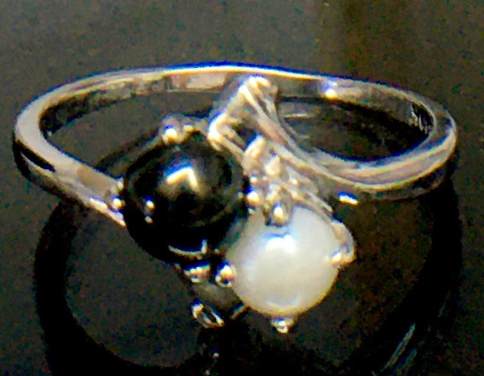 10K Fine White Gold and Pearl Ring Black and White Pearl Size 7