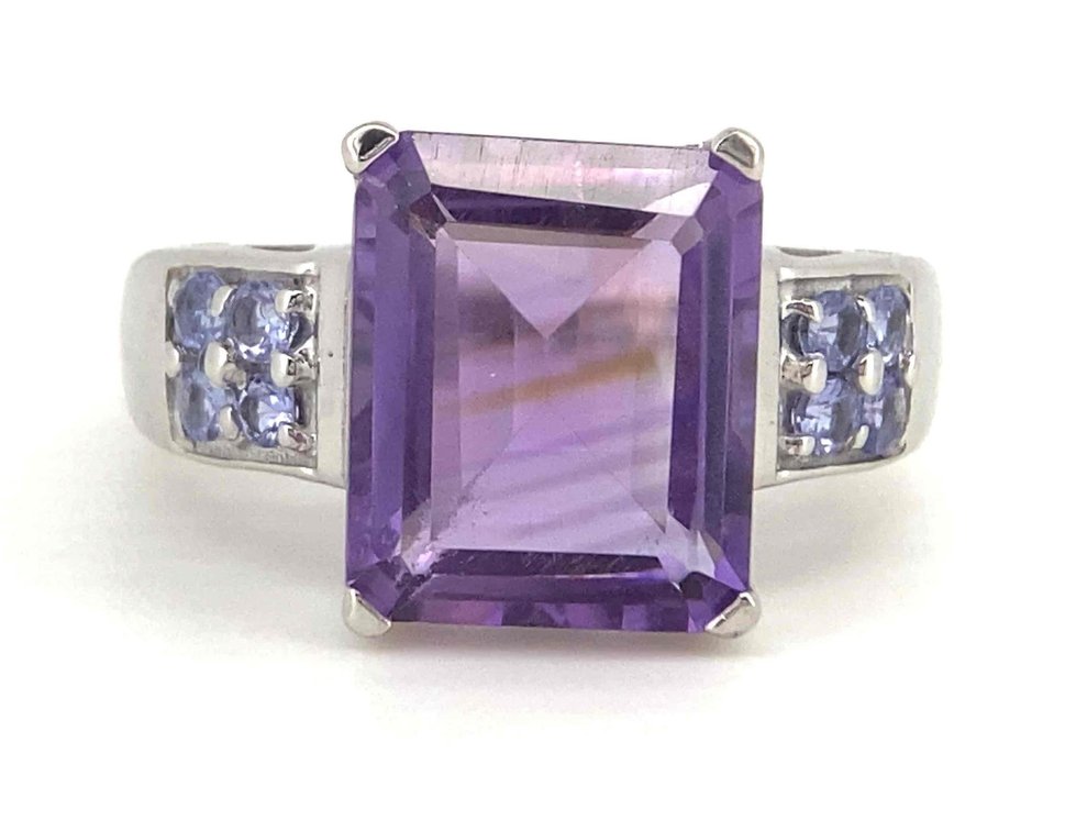 Aprox 5 Carat Emerald Cut Large Genuine Amethyst Center Stone With Tanzanite Accent Stones 5.15 Gram