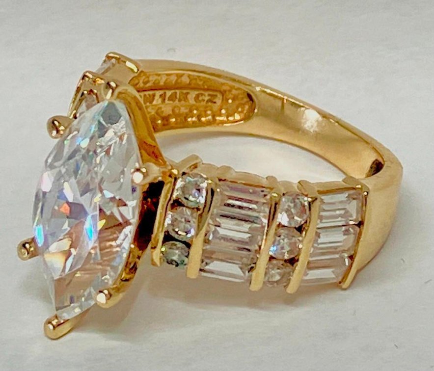 14K Gold Ring  New with Layers and layer of bling and shine!
