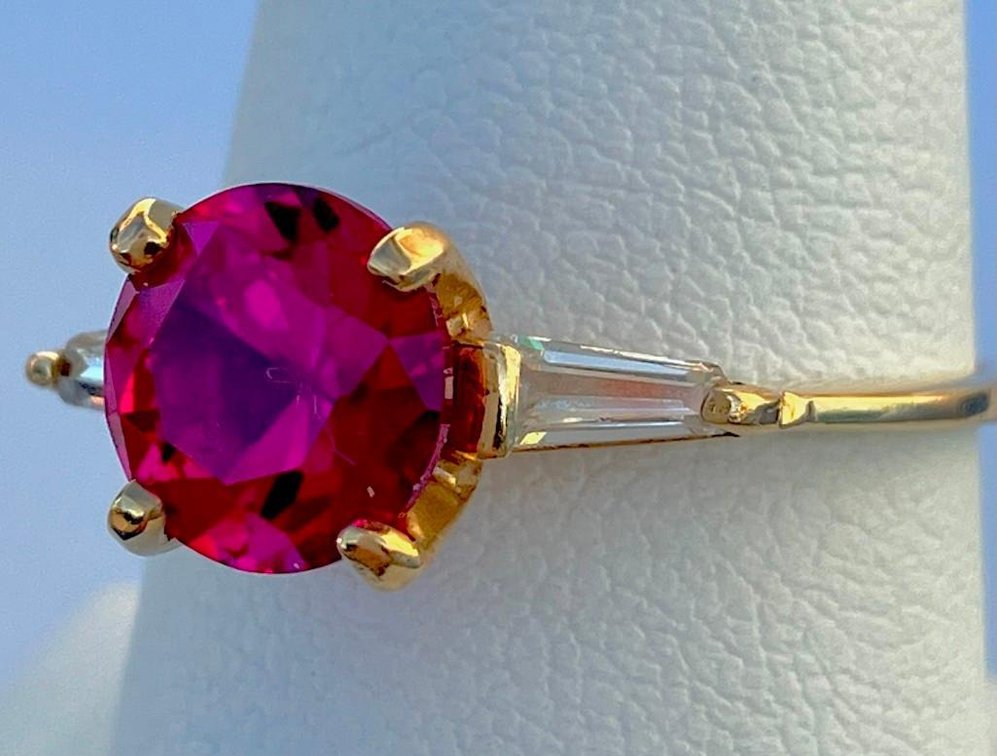 14K Solid Yellow Gold with Large Red Gem  Size 9