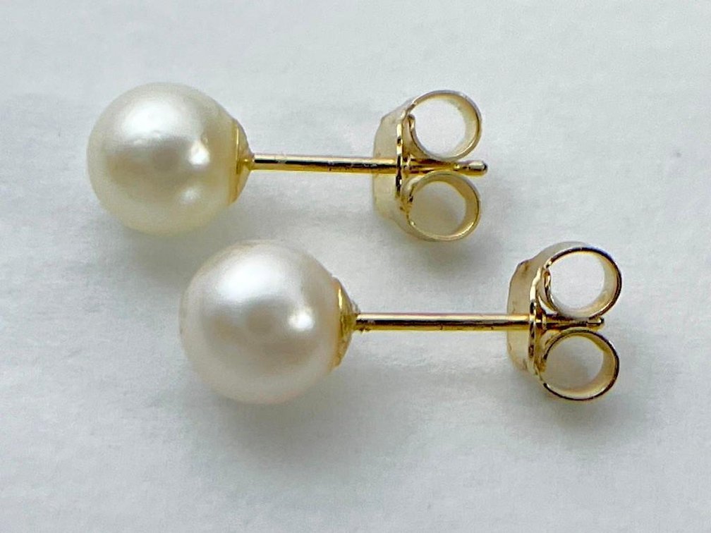 14K Solid Gold Post With White Pearl Earrings 
