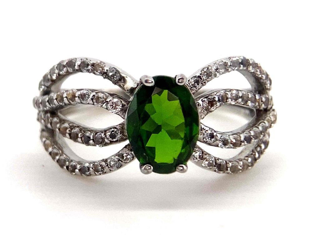 1.25 CARAT GREEN CHROMIUM DIOPSIDE CENTER STONE SIZE 7 