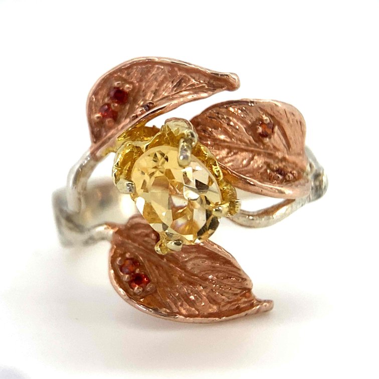 Aprox 1 Carat Genuine Citrine Center Stone Two Tone Leaf Design Ring  5.59 Grams  Size 7