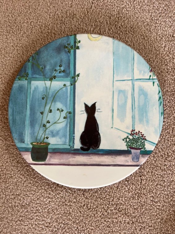cat elevated table decoration