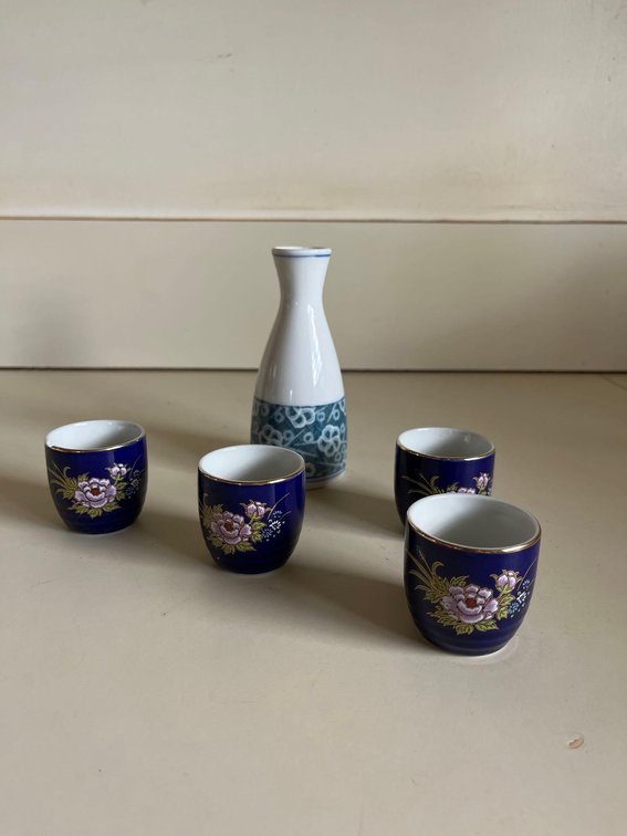 sake, cups, and serving crafe