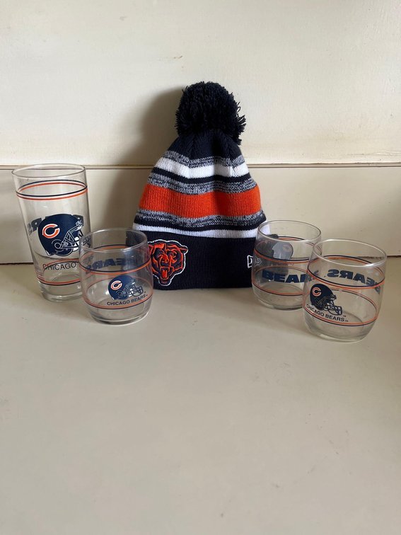 Bears hat with pint glass & 3 tumblers