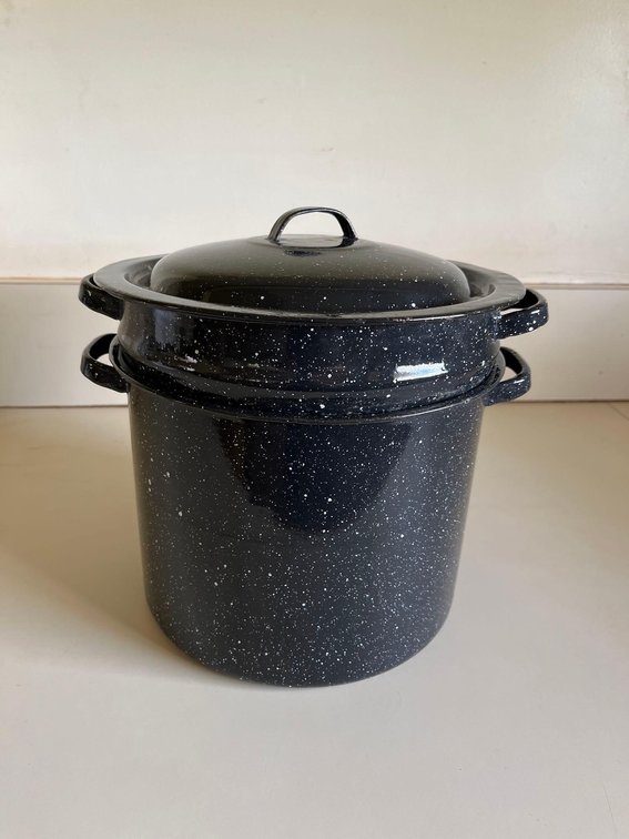 enamel cookware with strainer with lid
