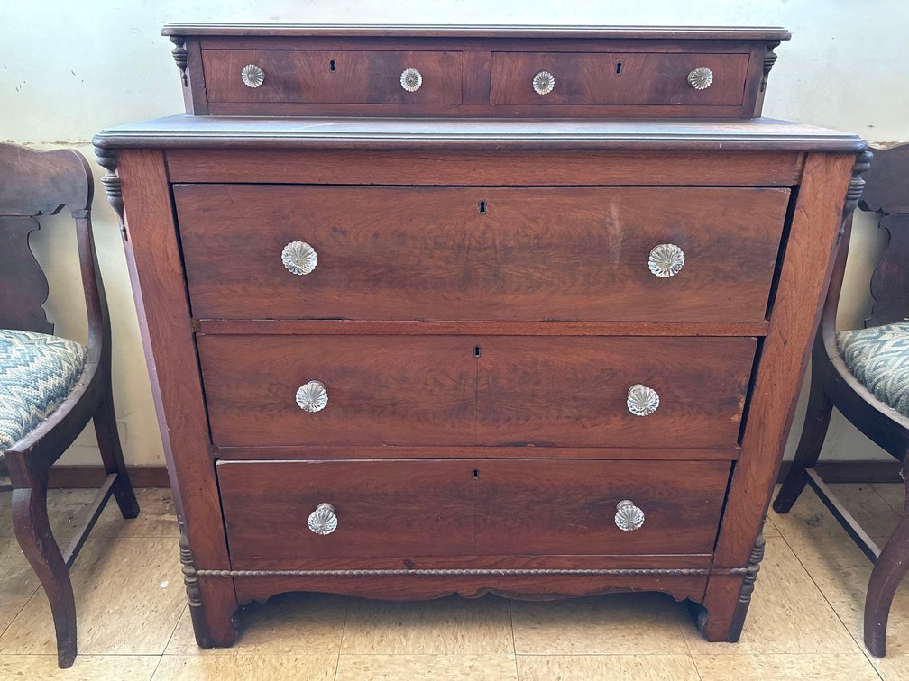 vintage bedroom dresser
