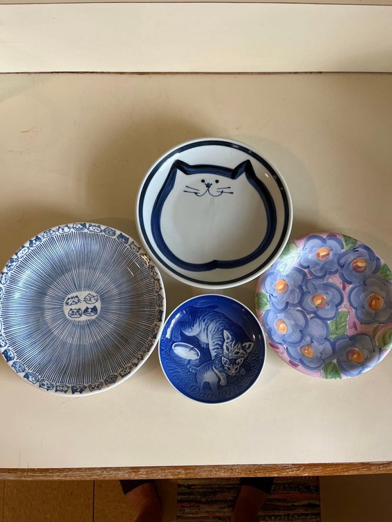 set a four cat dishes