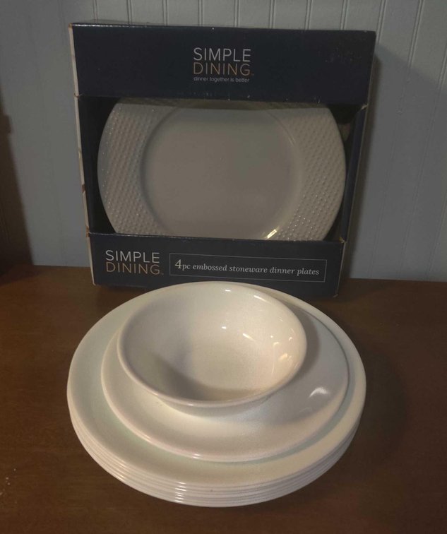 Lot Dinner Plates 