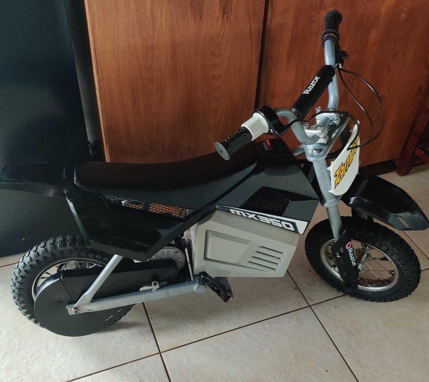 Razor MX350 24V Dirt Electric Ride 