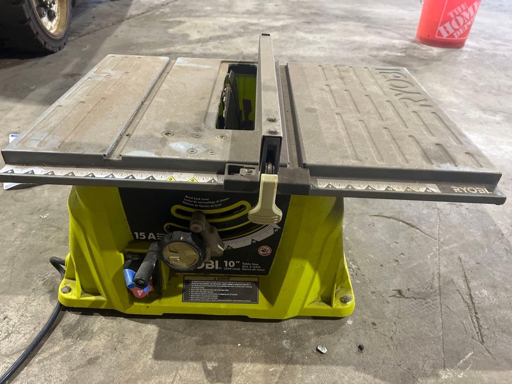 Table Saw works great, table top