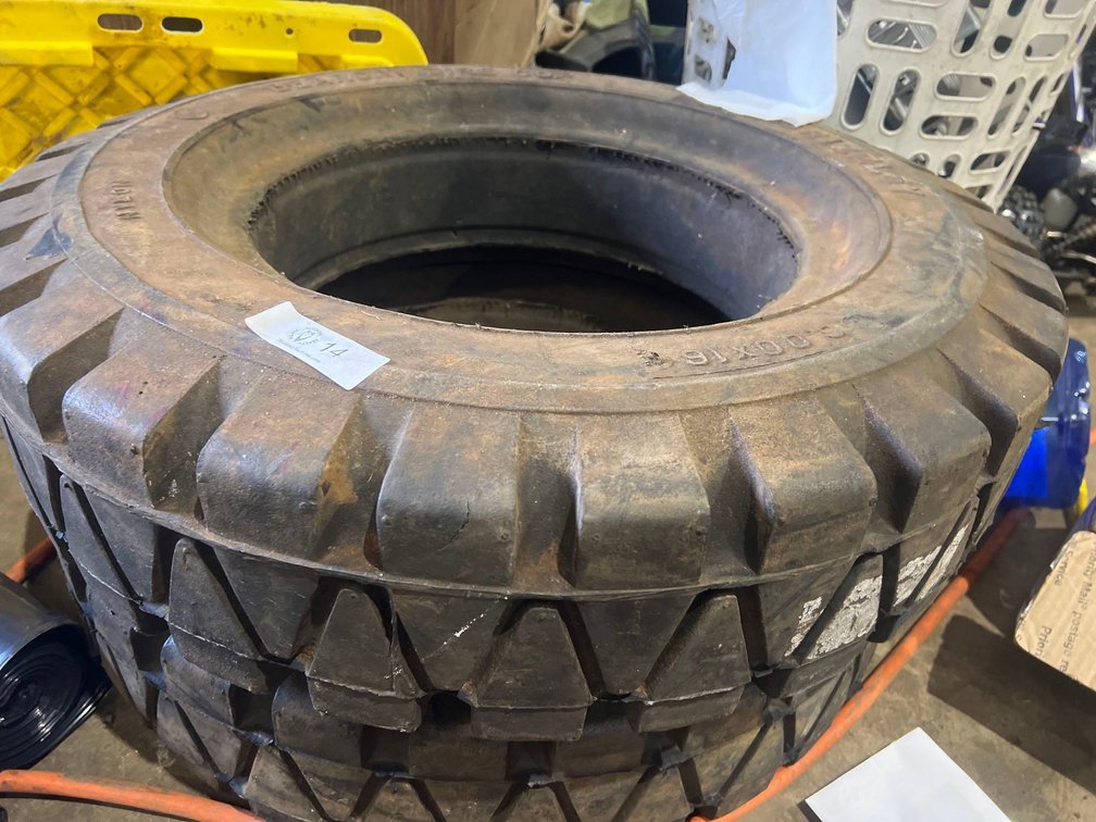 Brand new forklift solid tires